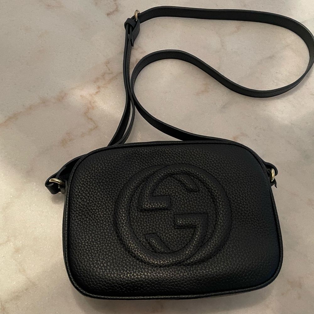 Gucci crossbody bag- black used good condition